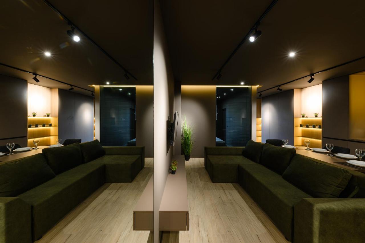 Luxury Apartments-Belochka Uzhhorod Bagian luar foto